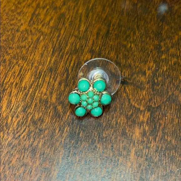 Green and blue stud earrings - Picture 2 of 4